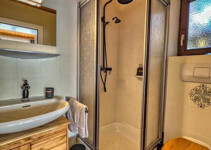 Lilly Chalet- With Private Sauna, Close To Lifts Lägenhet